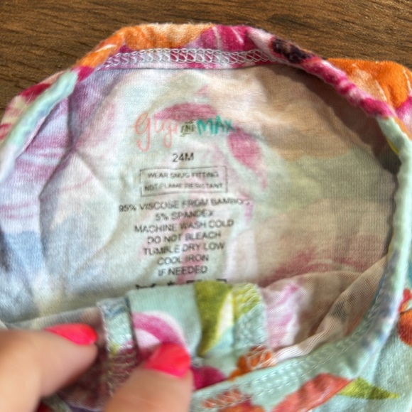 Gigi and Max 2 peice set - Picture 3 of 5